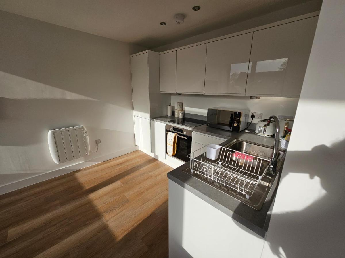 Brand New Trafford Apartment Manchester Exterior photo