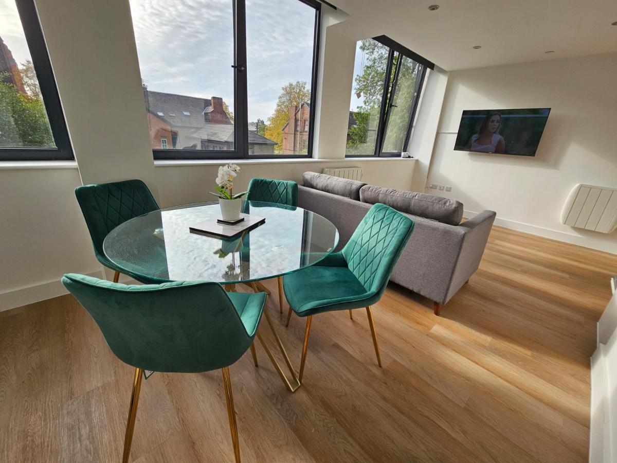 Brand New Trafford Apartment Manchester Exterior photo
