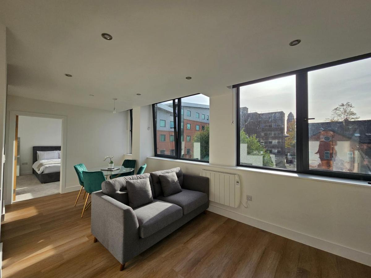 Brand New Trafford Apartment Manchester Exterior photo
